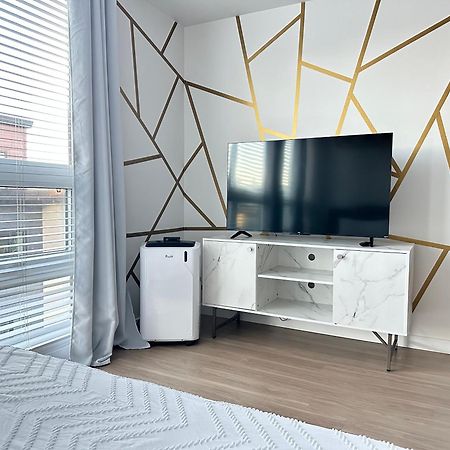 Modern Apartment Downtown Tacoma Near The Convention Center, Free Netflix , King Size Bed & Futon Sofa Bed , Ac, Great Amenities Rooftop, Self-Check-In 外观 照片