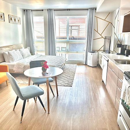 Modern Apartment Downtown Tacoma Near The Convention Center, Free Netflix , King Size Bed & Futon Sofa Bed , Ac, Great Amenities Rooftop, Self-Check-In 外观 照片