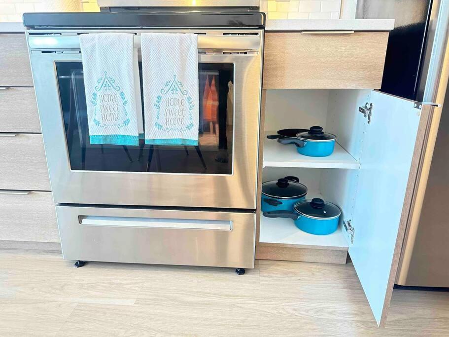 Modern Apartment Downtown Tacoma Near The Convention Center, Free Netflix , King Size Bed & Futon Sofa Bed , Ac, Great Amenities Rooftop, Self-Check-In 外观 照片