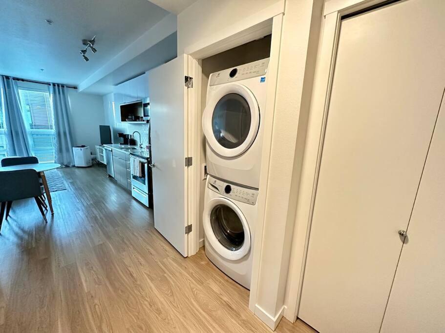 Modern Apartment Downtown Tacoma Near The Convention Center, Free Netflix , King Size Bed & Futon Sofa Bed , Ac, Great Amenities Rooftop, Self-Check-In 外观 照片
