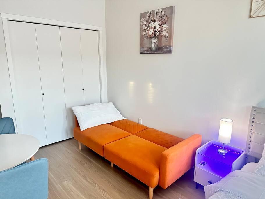 Modern Apartment Downtown Tacoma Near The Convention Center, Free Netflix , King Size Bed & Futon Sofa Bed , Ac, Great Amenities Rooftop, Self-Check-In 外观 照片