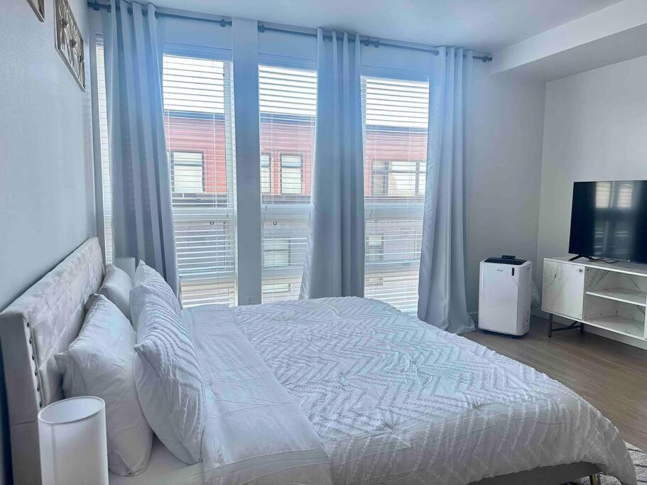 Modern Apartment Downtown Tacoma Near The Convention Center, Free Netflix , King Size Bed & Futon Sofa Bed , Ac, Great Amenities Rooftop, Self-Check-In 外观 照片