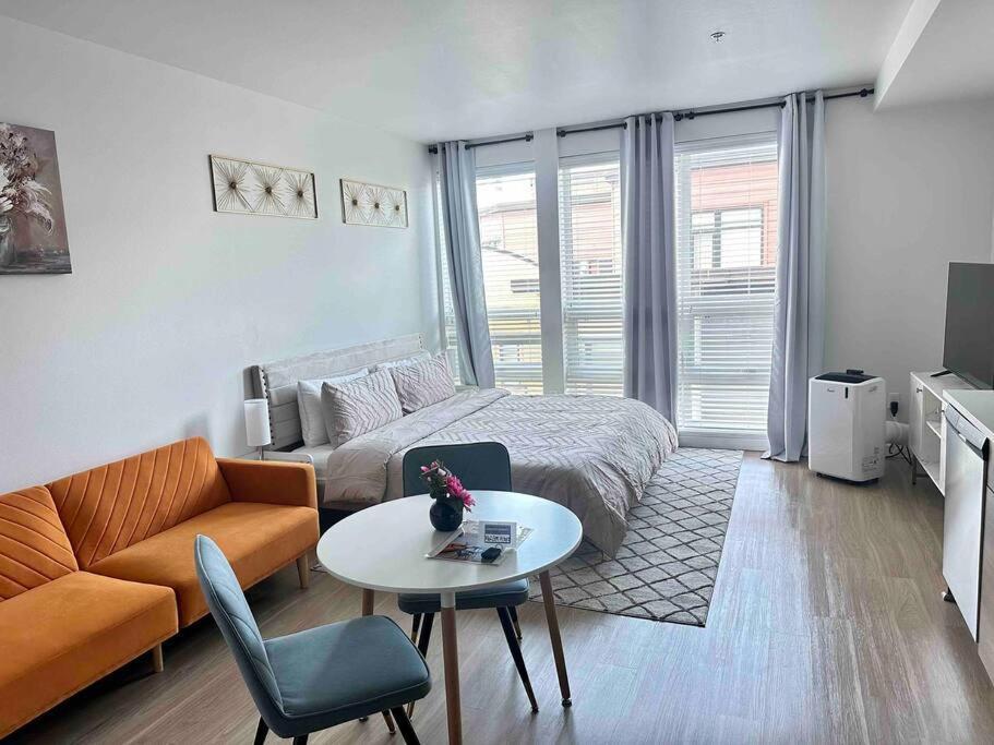 Modern Apartment Downtown Tacoma Near The Convention Center, Free Netflix , King Size Bed & Futon Sofa Bed , Ac, Great Amenities Rooftop, Self-Check-In 外观 照片