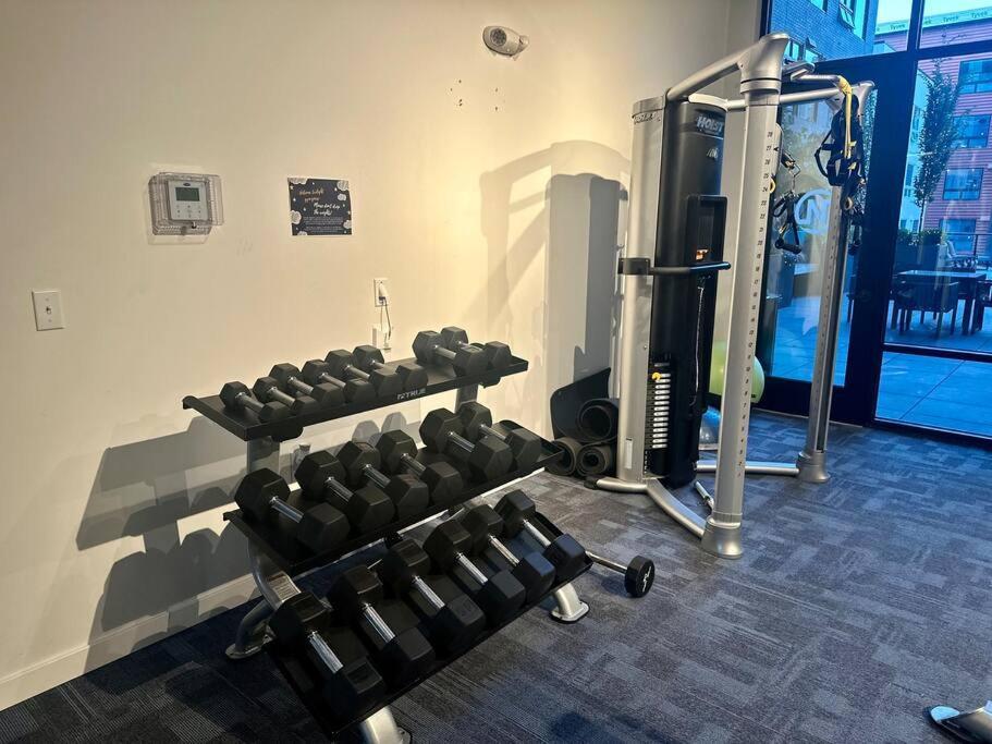 Modern Apartment Downtown Tacoma Near The Convention Center, Free Netflix , King Size Bed & Futon Sofa Bed , Ac, Great Amenities Rooftop, Self-Check-In 外观 照片