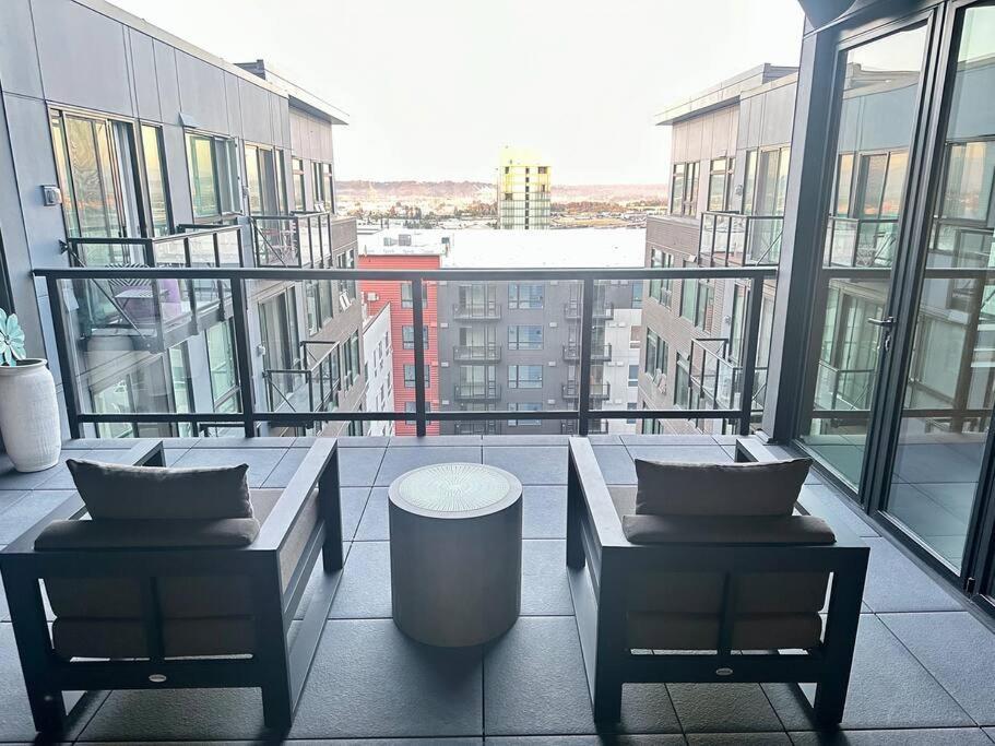 Modern Apartment Downtown Tacoma Near The Convention Center, Free Netflix , King Size Bed & Futon Sofa Bed , Ac, Great Amenities Rooftop, Self-Check-In 外观 照片