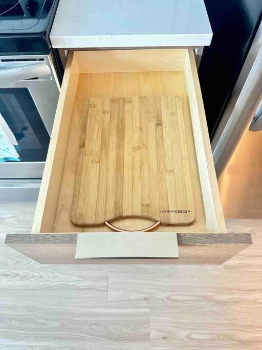 Modern Apartment Downtown Tacoma Near The Convention Center, Free Netflix , King Size Bed & Futon Sofa Bed , Ac, Great Amenities Rooftop, Self-Check-In 外观 照片