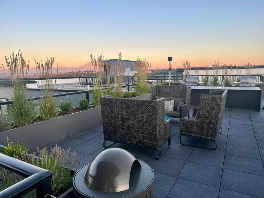 Modern Apartment Downtown Tacoma Near The Convention Center, Free Netflix , King Size Bed & Futon Sofa Bed , Ac, Great Amenities Rooftop, Self-Check-In 外观 照片