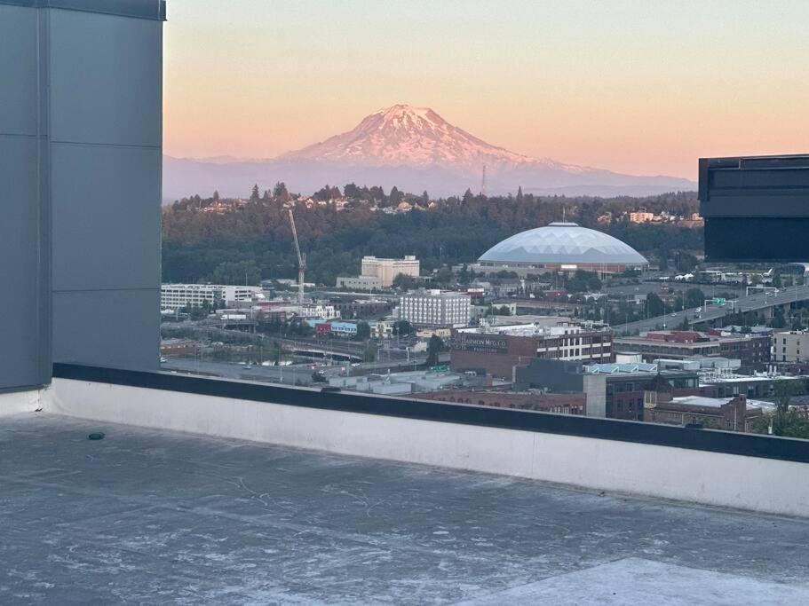 Modern Apartment Downtown Tacoma Near The Convention Center, Free Netflix , King Size Bed & Futon Sofa Bed , Ac, Great Amenities Rooftop, Self-Check-In 外观 照片