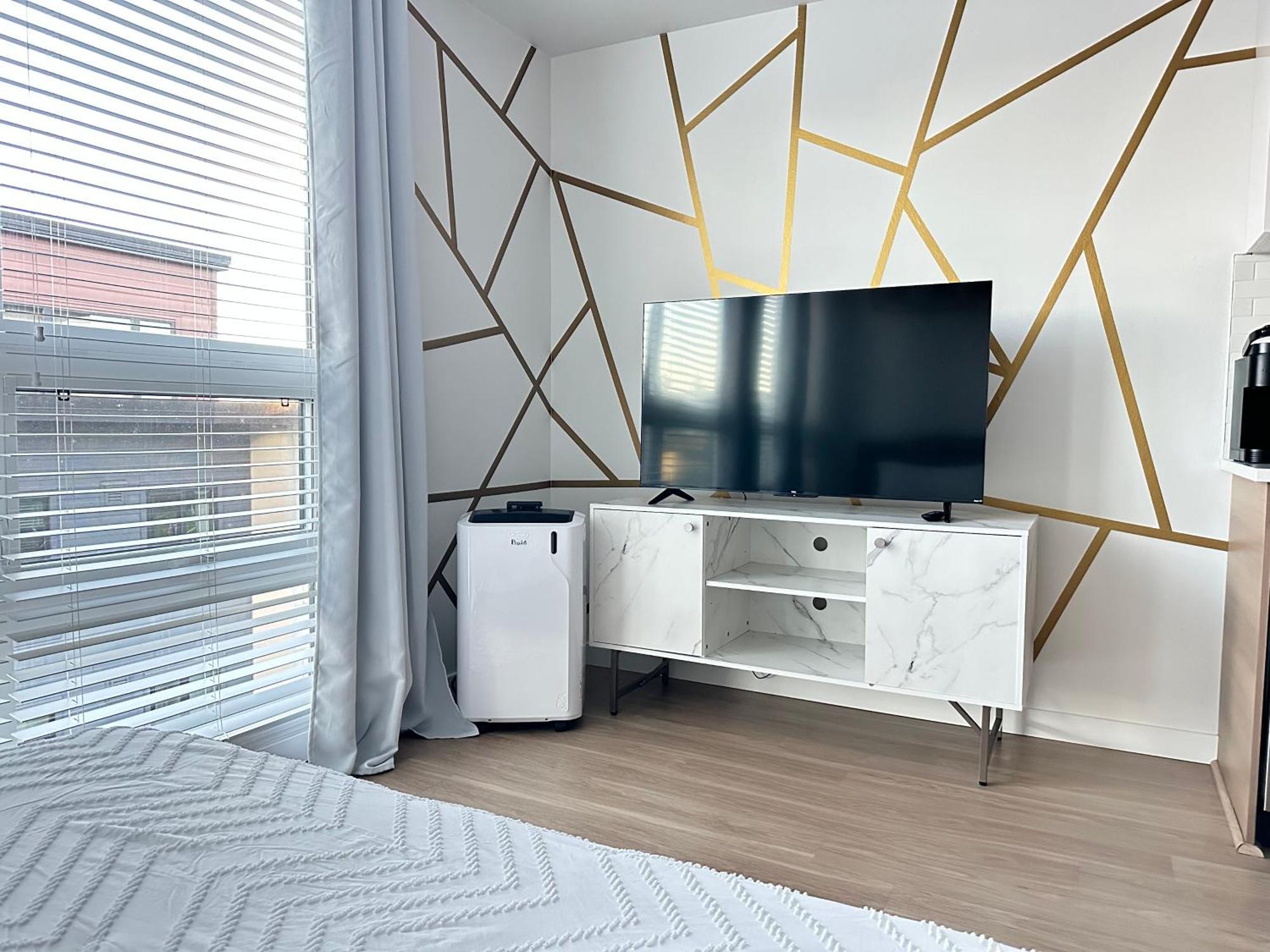 Modern Apartment Downtown Tacoma Near The Convention Center, Free Netflix , King Size Bed & Futon Sofa Bed , Ac, Great Amenities Rooftop, Self-Check-In 外观 照片